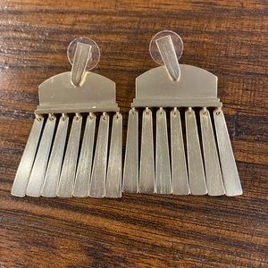 Kendra Scott Layne Earrings in Gold